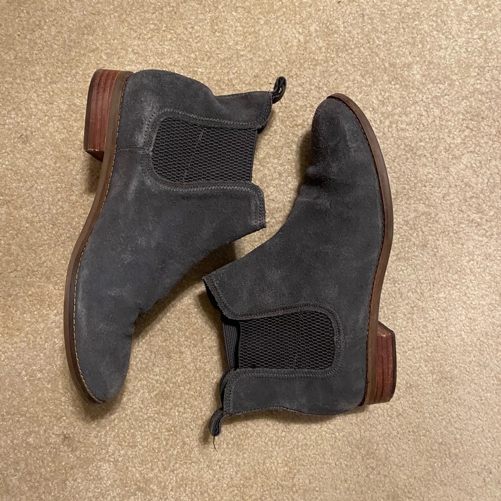 Women’s Toms Gray Suede Chelsea Boots